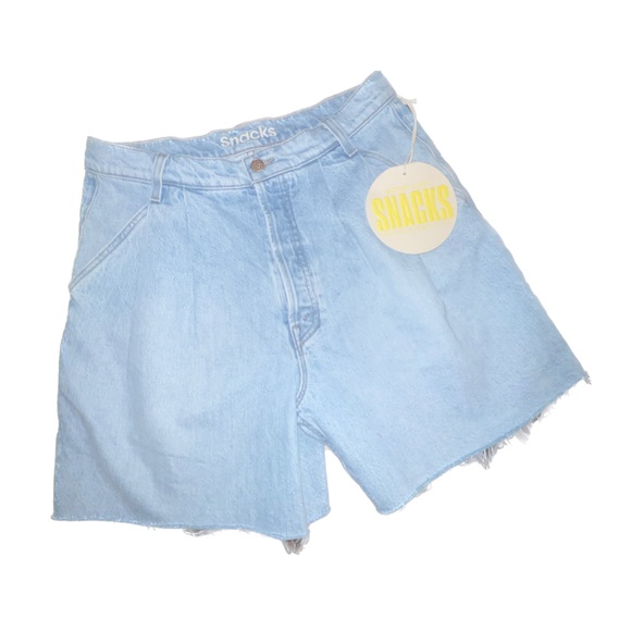 MOTHER Pants - MOTHER DENIM SNACKS! | ✨NWT✨ Frayed Mom Shorts | Light Wash | Sz 28